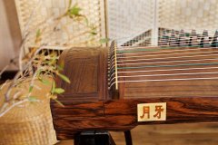 什么牌子的古筝好，一万以上的古筝哪些好